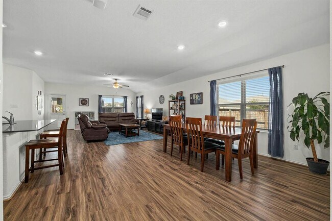 Photo - 1232 Matt Ln