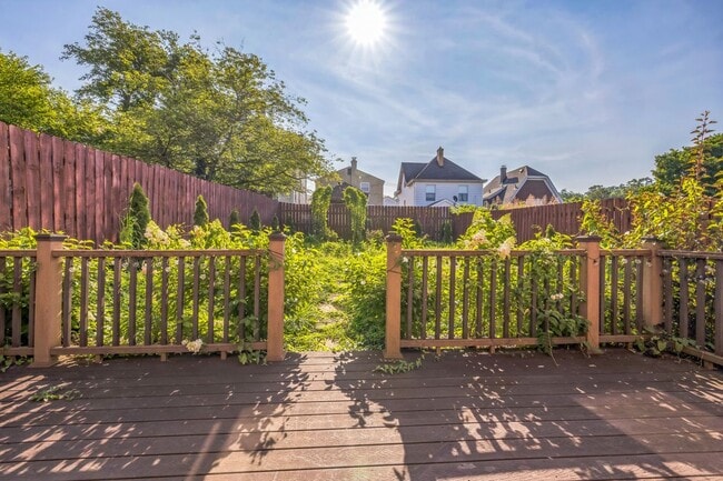 Photo - 1611 Alverado Ave