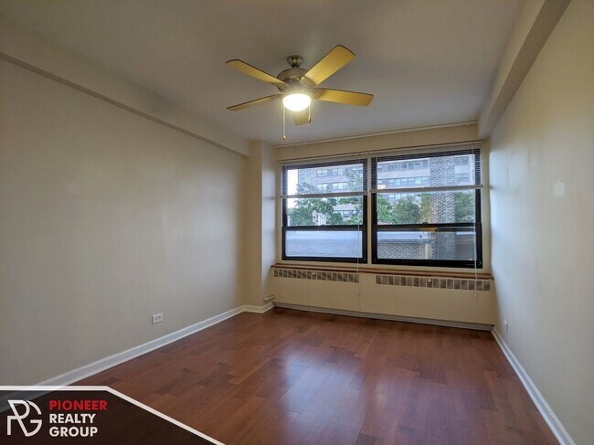 Photo - 4180 N Marine Dr Unit 110