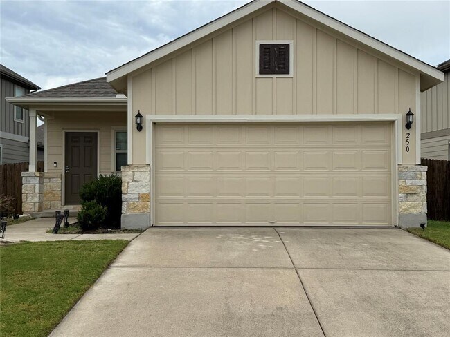 Building Photo - 250 Zuma Dr