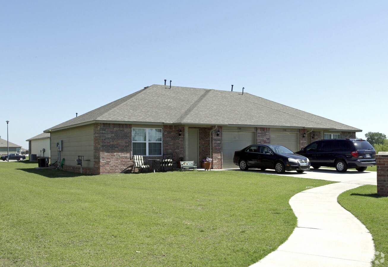 Edificio - Glen Eagles Luxury Townhomes