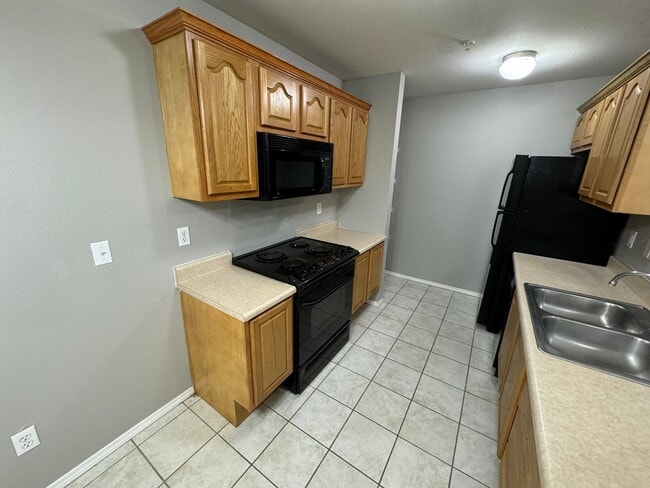 Photo - Updated 1 bedroom 2 bathroom apartment on ... Unit B 106