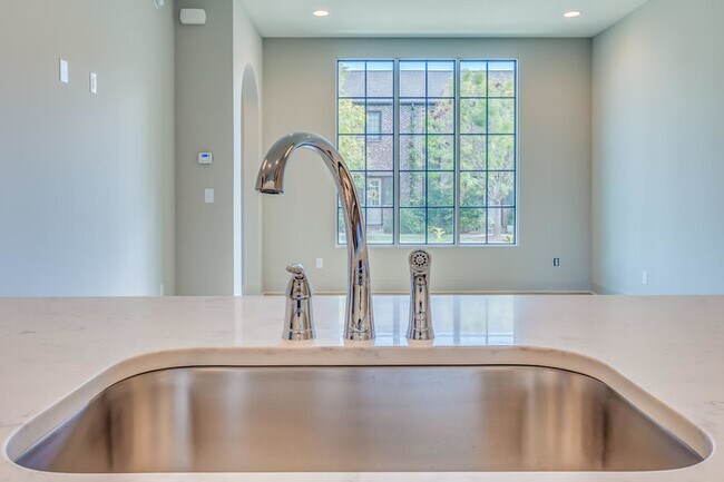 Photo - 4924 Upper James St