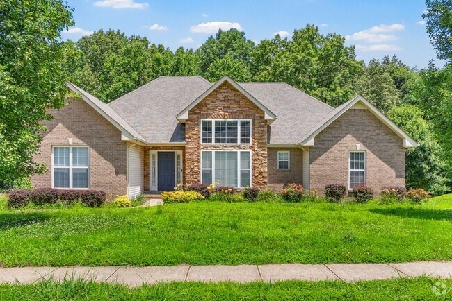 Building Photo - 3 Bedroom 3 Bath Pet Friendly Home For Ren...