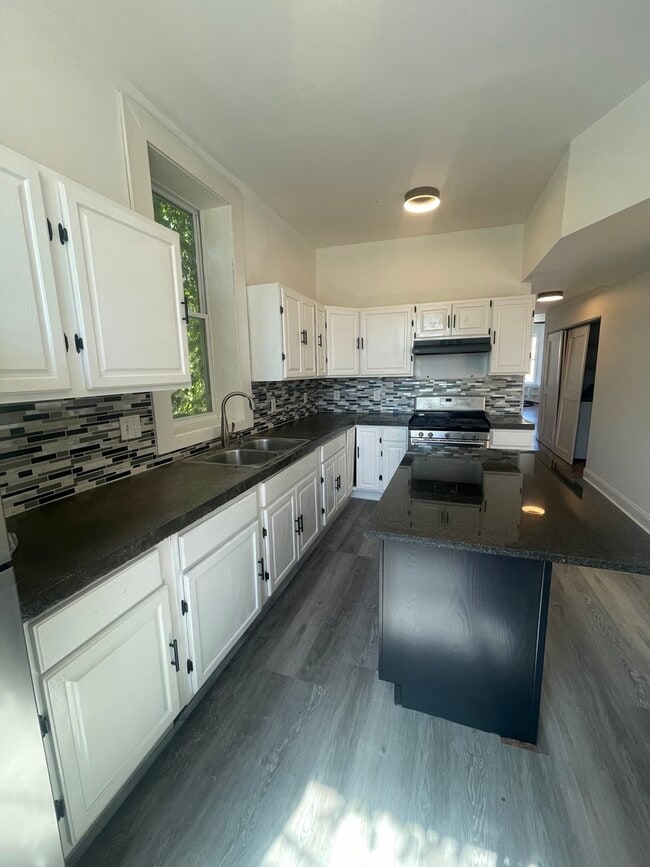 2721 W Polk St
