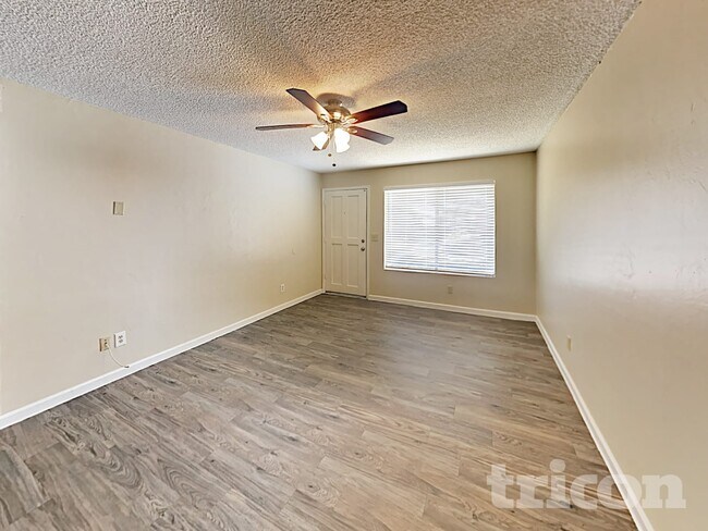 Photo - 904 W Yale Dr