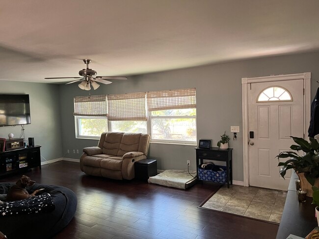 Sala de estar - 1833 Lombardy Dr Unidad Clearwater Oasis