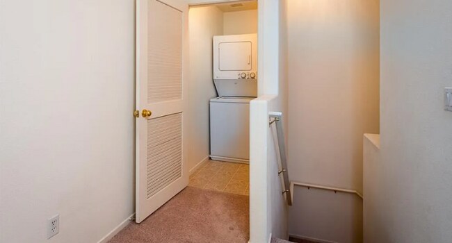 Photo - 5900 High Steed St