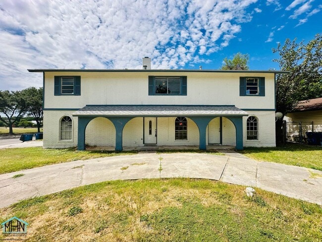 Building Photo - Prestigious Residential Offering: Expansiv... Rental