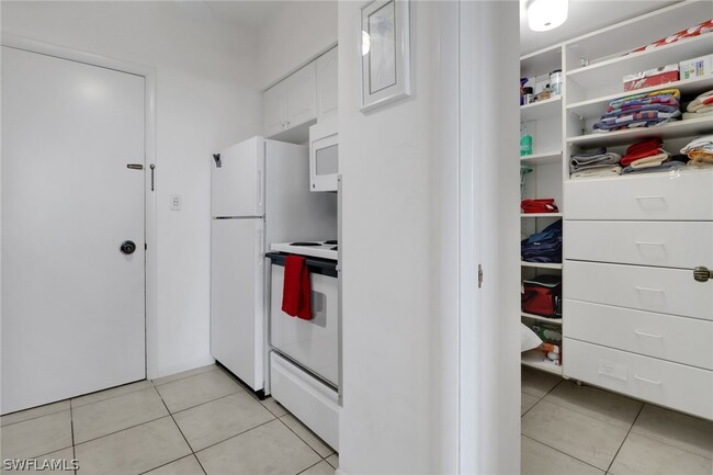 Building Photo - 220 Seaview Ct Unit 316