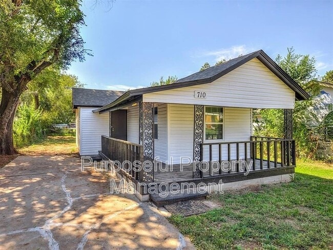 Building Photo - 710 SE 34th St Rental