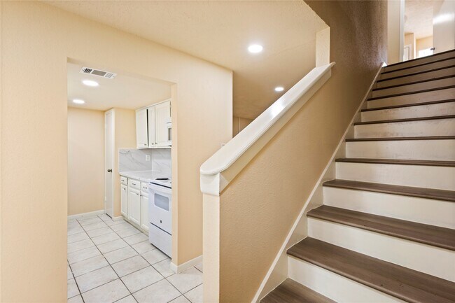 Photo - 5921 Arncliffe Dr Unit 5921