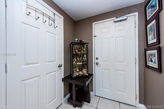 Photo - 215 SW 42nd Ave Unidad Apt 611