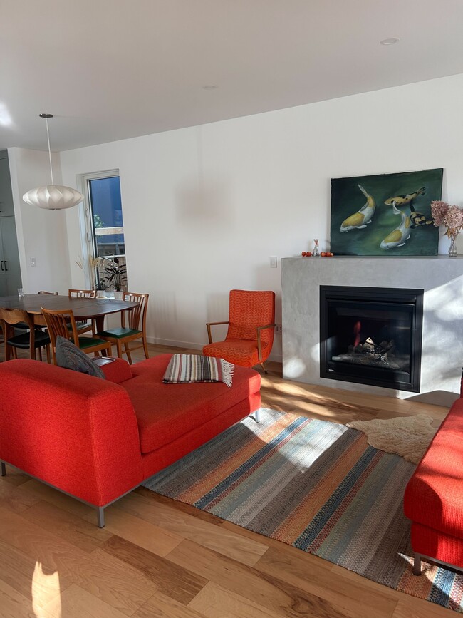 Photo - 1303-1315 15 St E