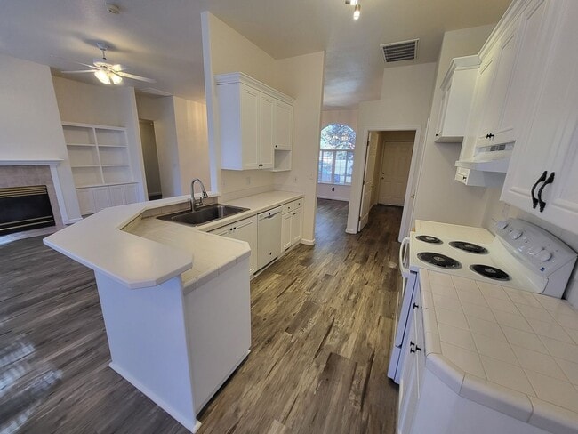 Photo - 2121 Courtside Dr- Spacious House now available in the Silver Oak Community!