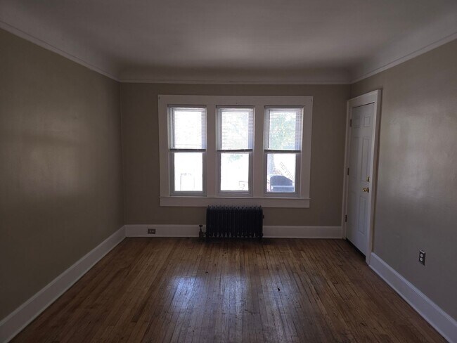 Photo - 837 Beaconsfield Ave Unit 2N