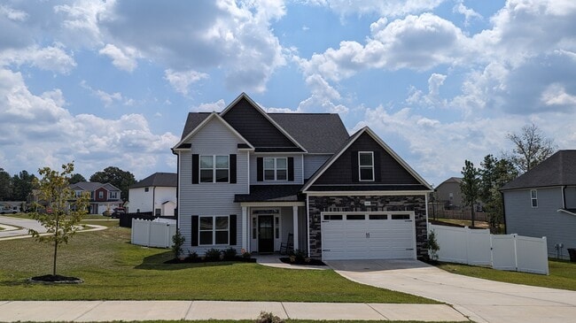 Front of house from street - 1601 Redbud Ct House