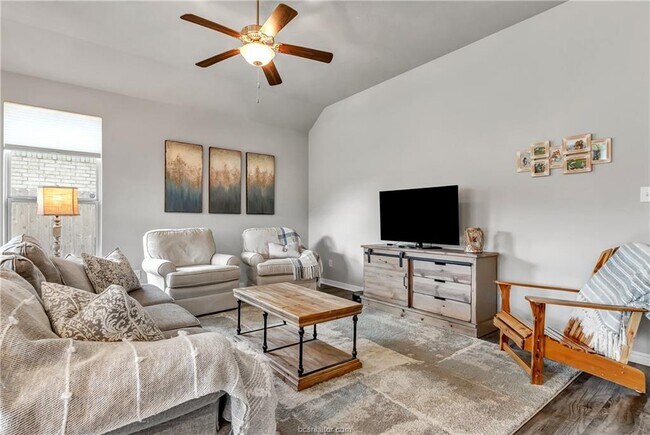 Photo - 3863 Still Creek Loop