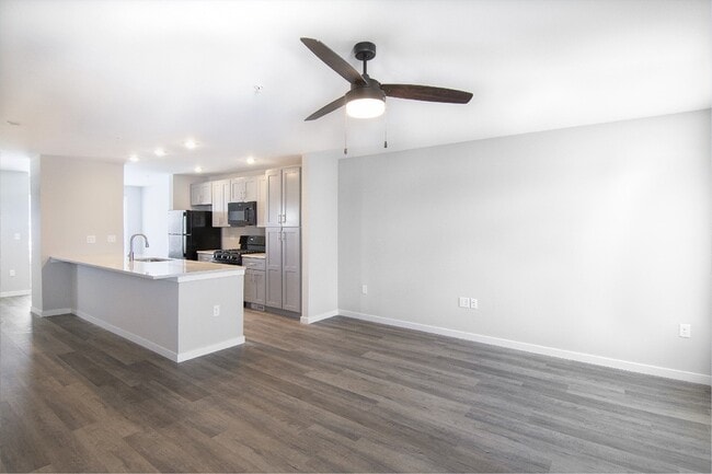 Photo - Avery Square