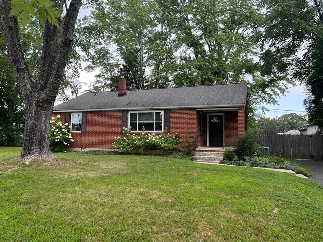 Building Photo - 304 Hillview Blvd Rental