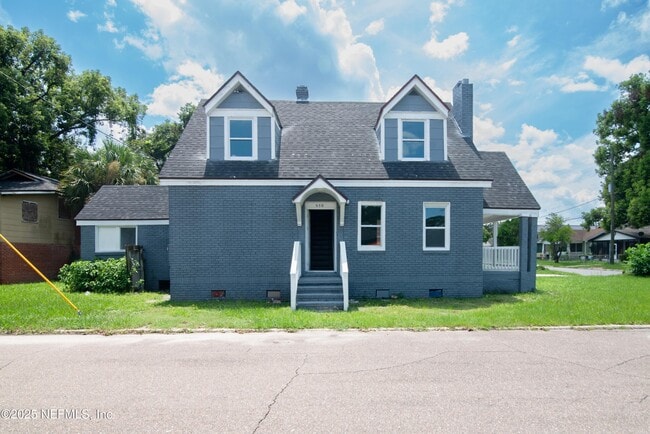Building Photo - 550 Birch St Rental