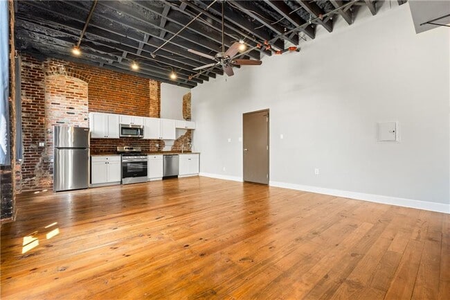 Photo - 558 St Francis St