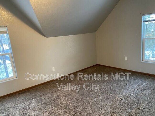 Photo - 642 2nd Ave NW