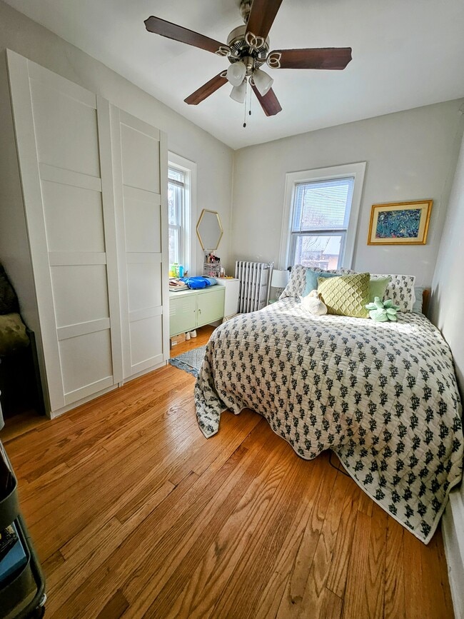 Building Photo - 1013 E Center St Unit 4