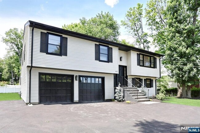 Photo - 415 Goffle Rd
