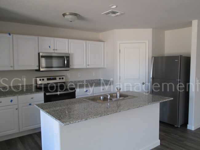 Photo - 1053 Greyhawk Loop