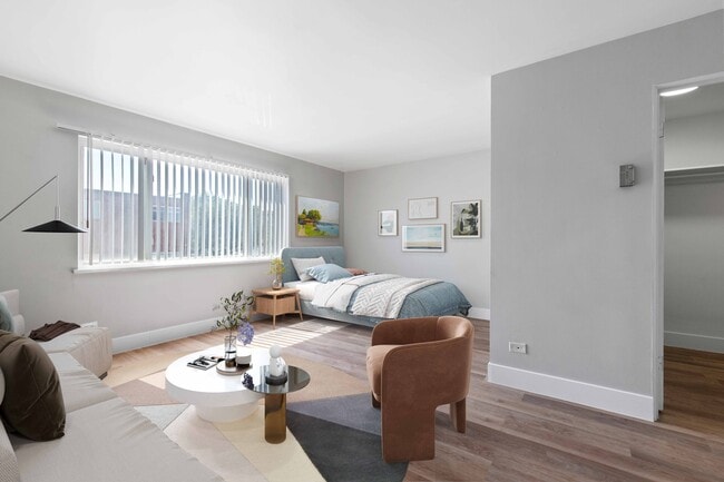 Photo - Bellaire Plaza