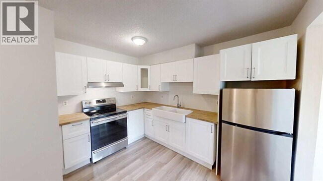 Photo - 5117-5144 44 St