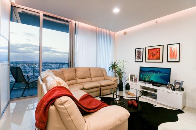 Photo - 92 SW 3rd St Unit 2808