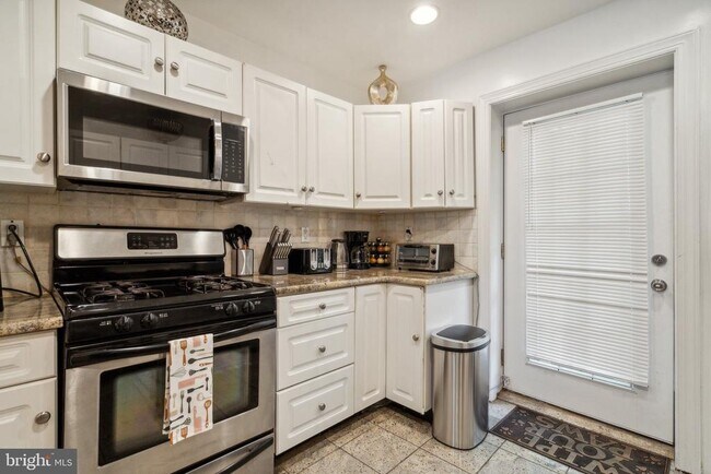 Photo - 1124 Christian St