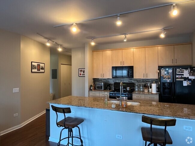 Building Photo - 330 W Grand Ave Unit 1007 Rental