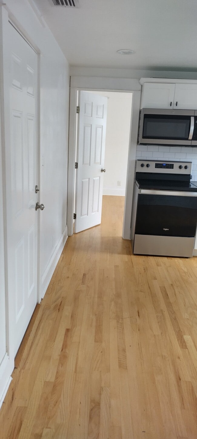 Photo - 260 St George St Unit 9