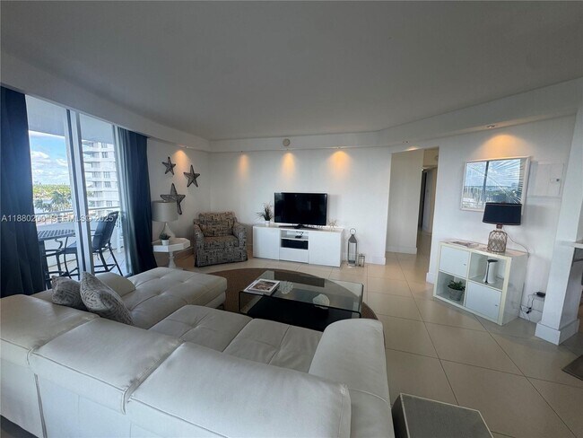 Photo - 5151 Collins Ave Unit 923