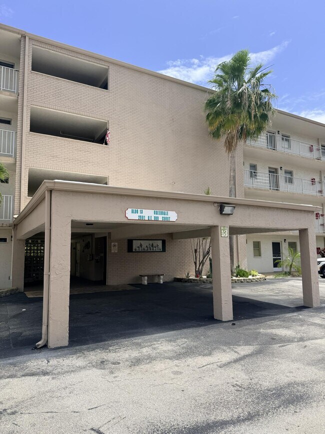 Building Photo - 2601 NE 3rd Ct Unit 3030
