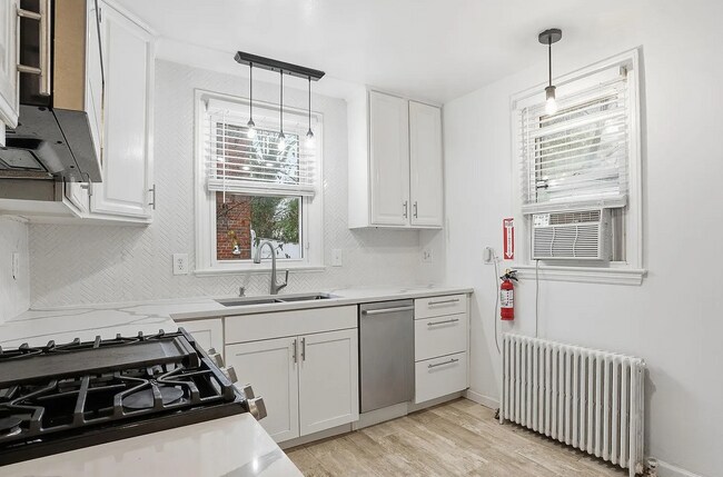 Photo - 742 Congress St SE
