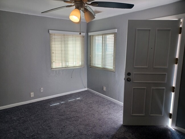 Building Photo - 221 W Hillcrest Blvd Unit HILLCREST Rental