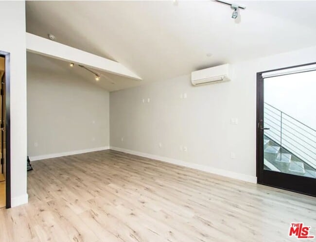 Photo - 483 Washington Blvd