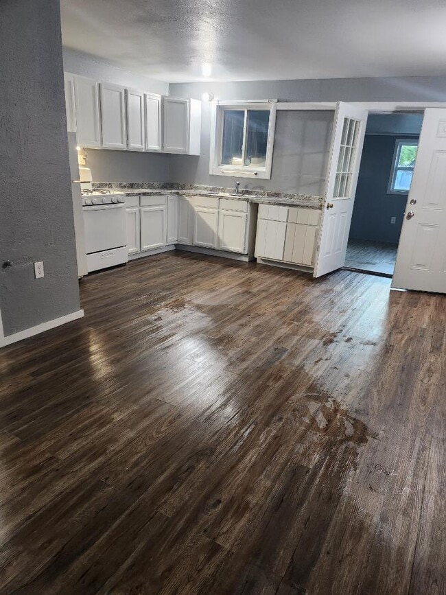 Photo - 9822 Brown St