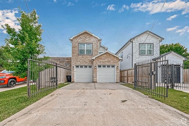 Building Photo - 503 E 40th 1/2 St Rental