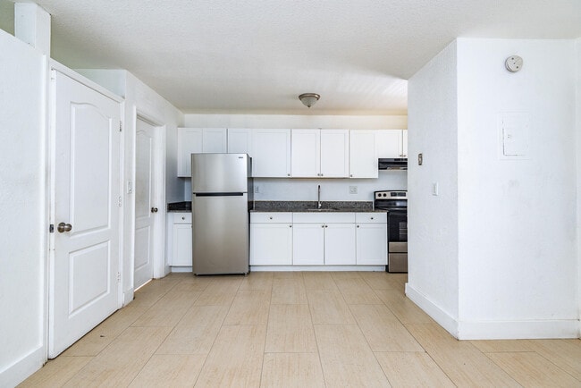 Building Photo - 4081 N Dixie Hwy Unit 23 Rental