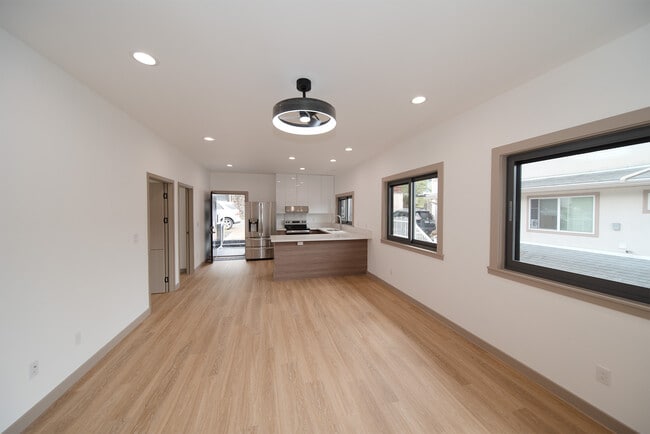 Building Photo - 2056 10th Ave Unit Front 3