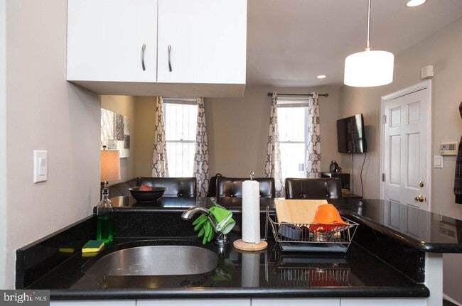 Photo - 1708 Catharine St Unit 1