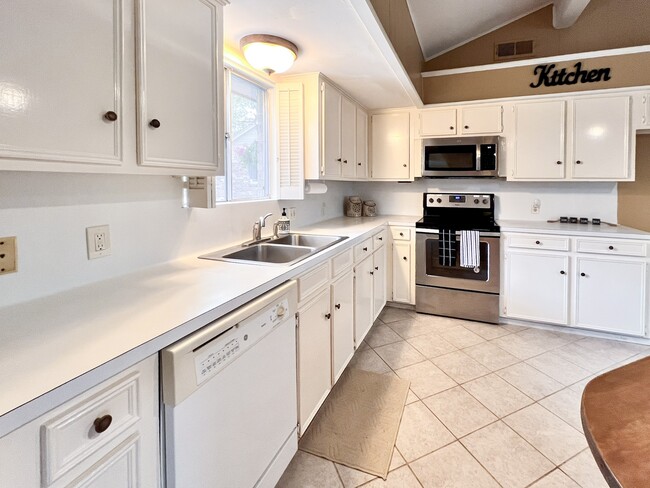 Photo - 401 Rolling Hills Dr W