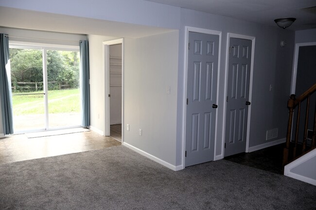 Building Photo - 647 Regent Rd Rental