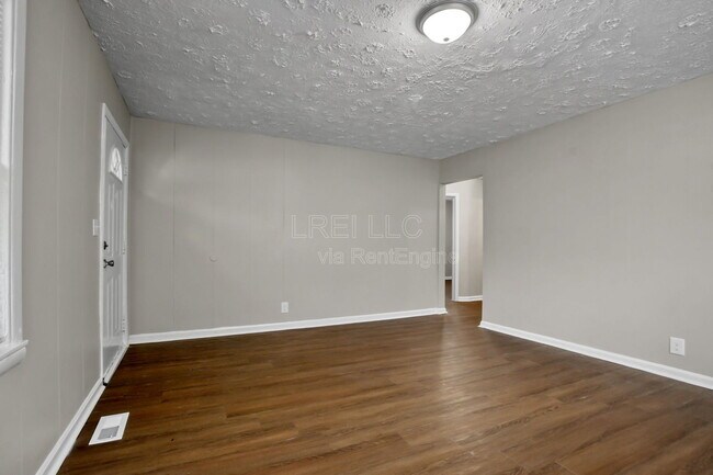 Photo - 318 N 43rd St