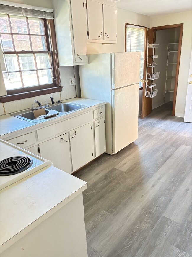 17 Lincoln Ave Unit 10